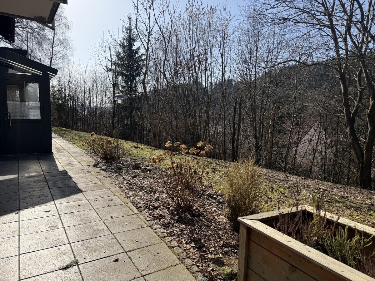 Terrasse und Wohnungseingang