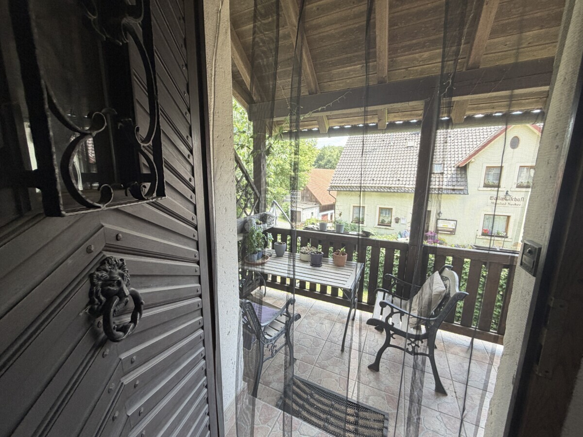 Eingang mit Terrasse
