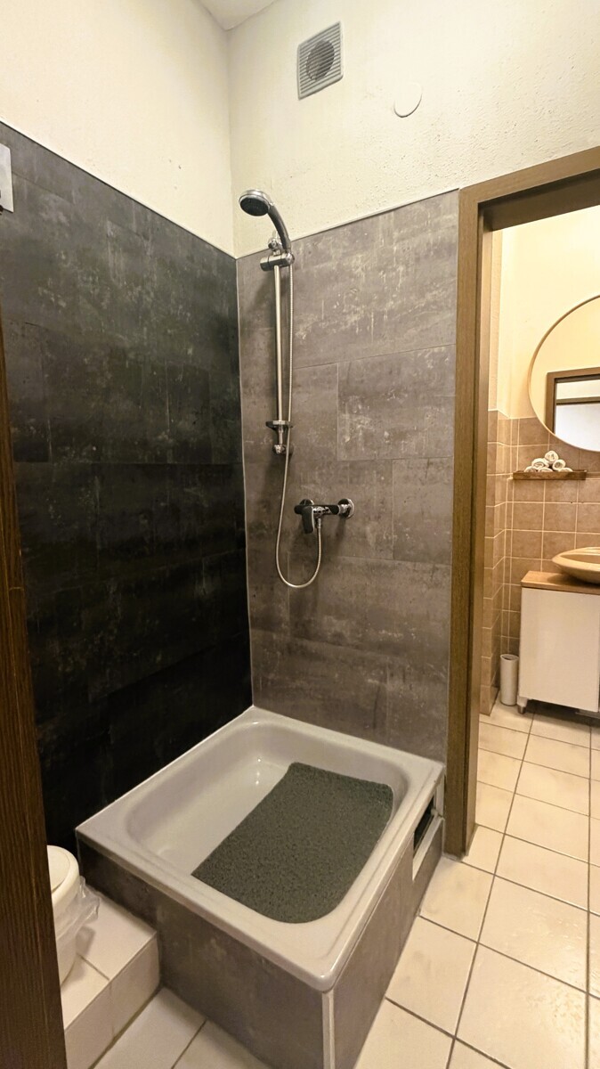 Dusche/Zugang WC
