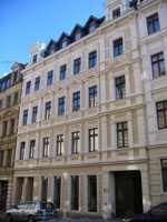 Straßenfassade1