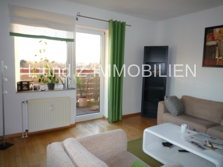 Wohnzimmer+ Zugang Balkon