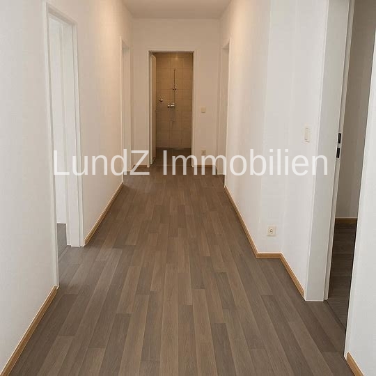 Willkommen in einer renovierten, hellen Wohnung mit etwa 102 qm und sonnigem Balkon. - Foto 5