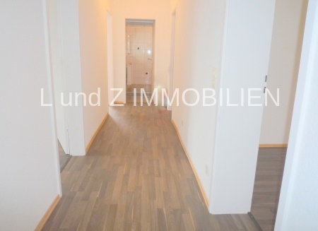 Willkommen in einer renovierten, hellen Wohnung mit etwa 102 qm und sonnigem Balkon. - Photo 1