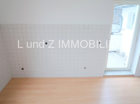 Willkommen in einer renovierten, hellen Wohnung mit etwa 102 qm und sonnigem Balkon. - Photo 4