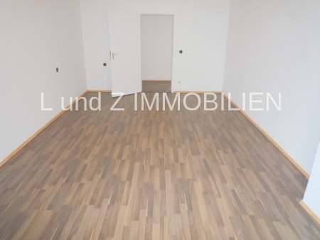 Willkommen in einer renovierten, hellen Wohnung mit etwa 102 qm und sonnigem Balkon. - Photo 3