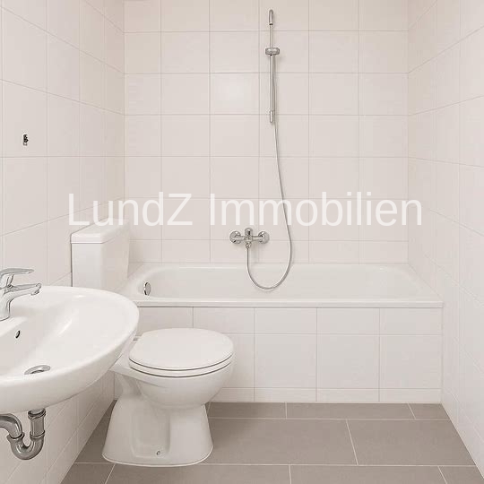 Willkommen in einer renovierten, hellen Wohnung mit etwa 102 qm und sonnigem Balkon. - Foto 1