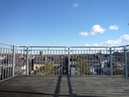 Moderne Wohnung mit Dachterrasse und Wohlfühlambiente - Photo 1