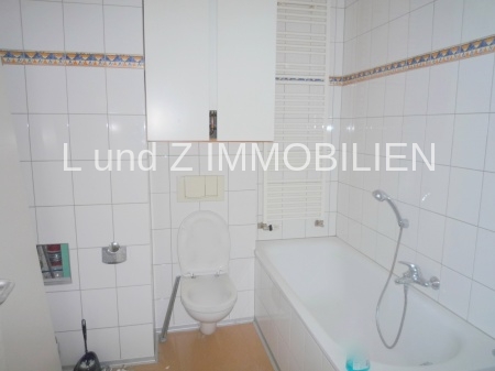 Auch WG geeignet ** Idyllischer Weitblick kombiniert mit schlichter Moderne plus Dachterrasse ! - Foto 2