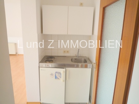 Charmante, helle 2-Zimmer-Dachgeschosswohnung mit praktischer Pantryküche - Photo 4
