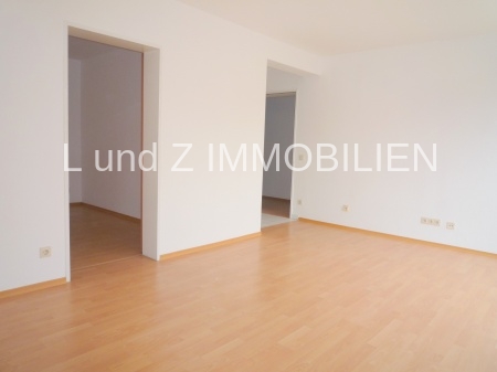 Charmante, helle 2-Zimmer-Dachgeschosswohnung mit praktischer Pantryküche - Photo 2