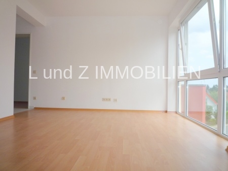 Charmante, helle 2-Zimmer-Dachgeschosswohnung mit praktischer Pantryküche - Photo 3