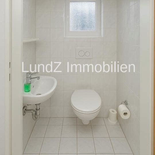 Großzügig geschnittene, wunderschöne 3-Zimmer-Wohnung mit zwei Balkonen, Aufzug und Pkw-Stellplatz. - Foto 5