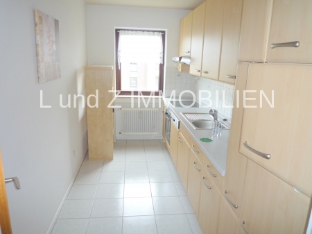 **Großzügig geschnittene super schöne 3 Zimmerwohnung** mit 2 Balkonen, Fahrstuhl und Pkw-Stellplatz - Foto 4