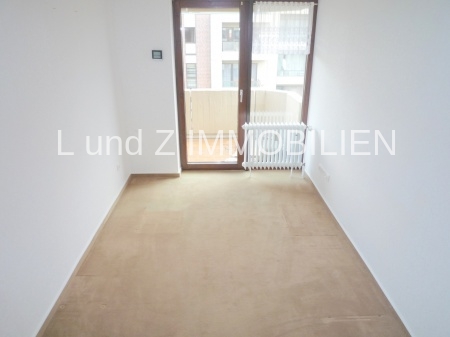 **Großzügig geschnittene super schöne 3 Zimmerwohnung** mit 2 Balkonen, Fahrstuhl und Pkw-Stellplatz - Foto 2
