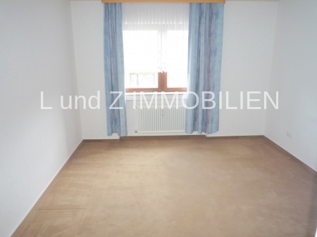 **Großzügig geschnittene super schöne 3 Zimmerwohnung** mit 2 Balkonen, Fahrstuhl und Pkw-Stellplatz - Foto 3
