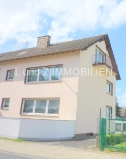 Helle Dachgeschosswohnung mit drei Zimmern und Balkon - Foto 2