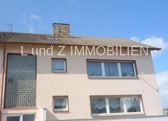 Helle Dachgeschosswohnung mit drei Zimmern und Balkon - Foto 2