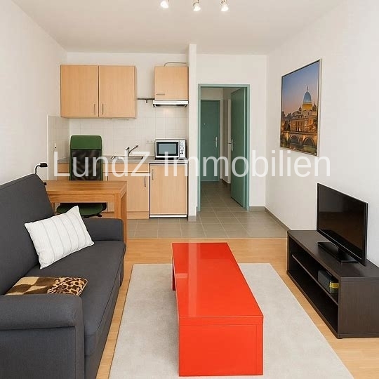 Helle Wohnung mit zwei Zimmern und moderner Einbauküche - Photo 1