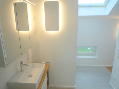Luxus pur – zwei Zimmer mit Dachterrasse und moderner Einbauküche. - Photo 1