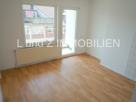 * Berufstätige oder Studenten willkommen * 2 Zimmer Wohnung großer Balkon. - Photo 2
