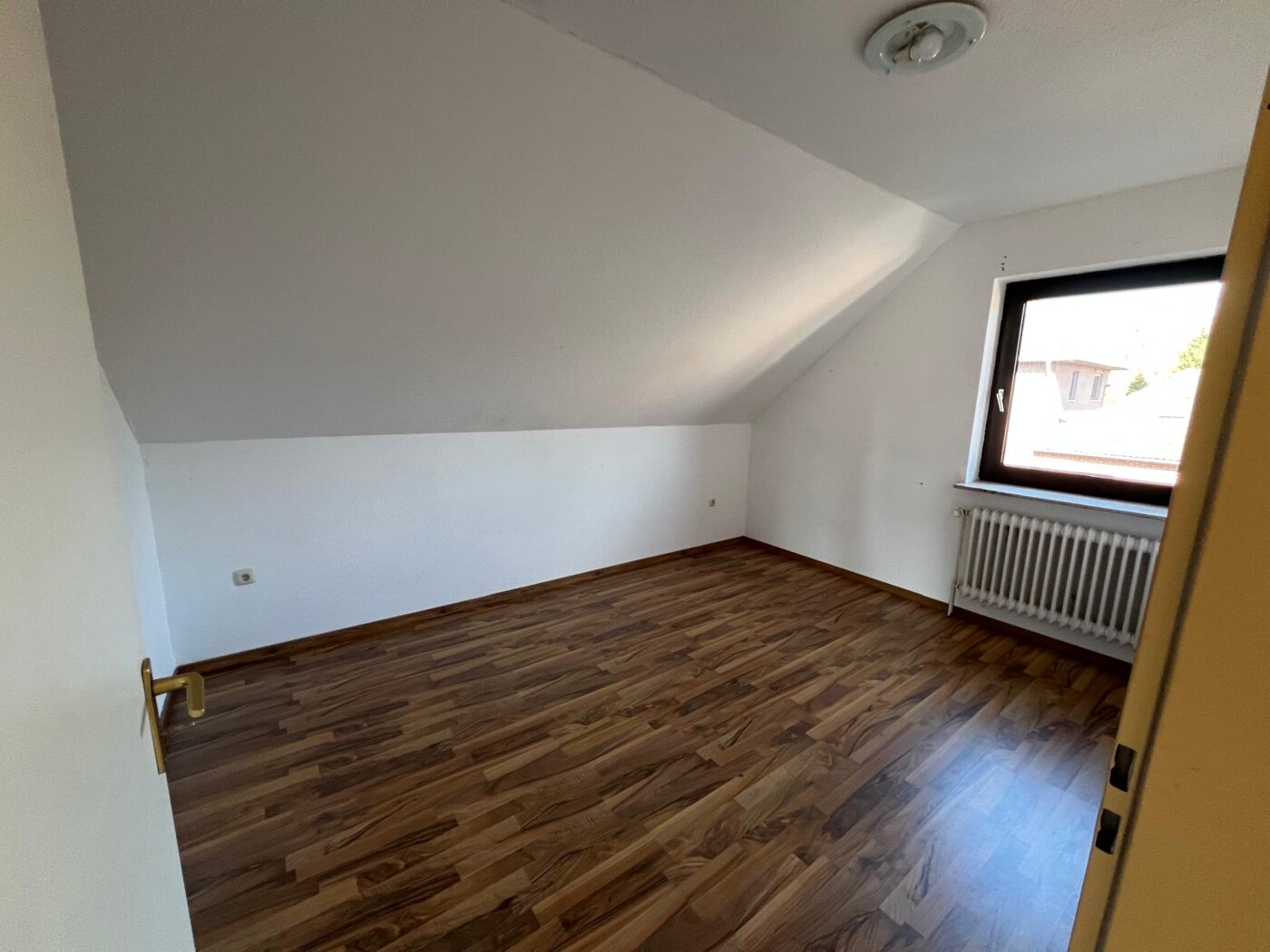 Einblick Einfamilienhaus mit zwei Wohneinheiten