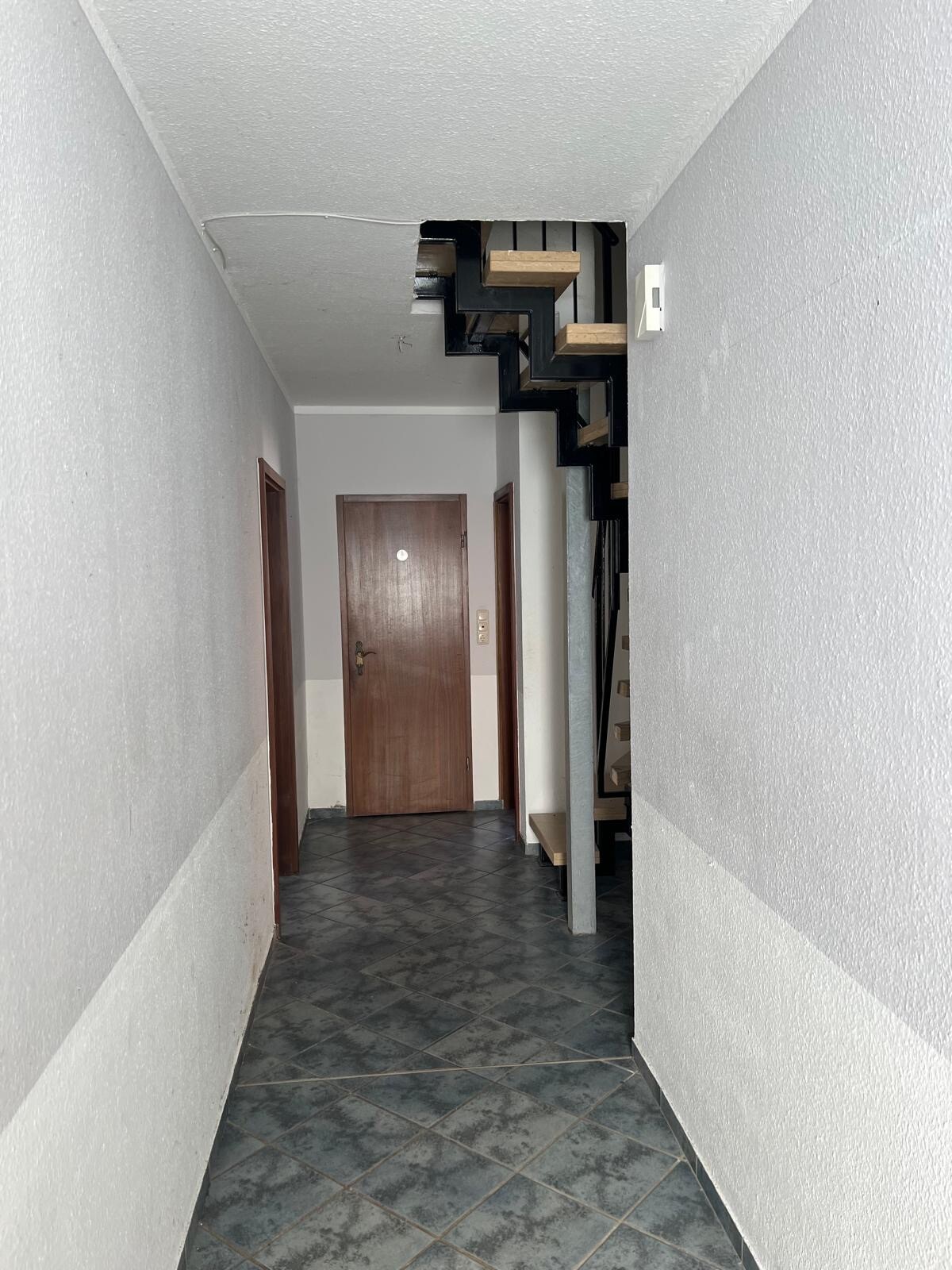 Einblick Einfamilienhaus mit zwei Wohneinheiten