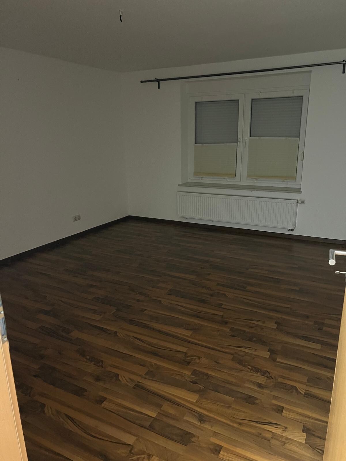 Einblick Wohnung mit angrenzender Werkstatt