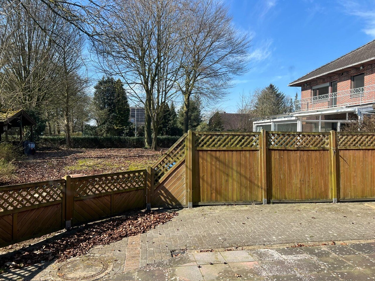 Einblick Wohnung mit angrenzender Werkstatt