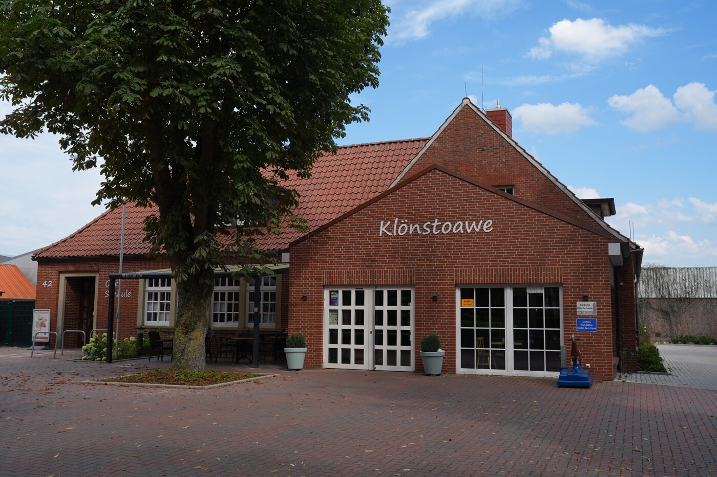 Grundschule und Gemeindehaus