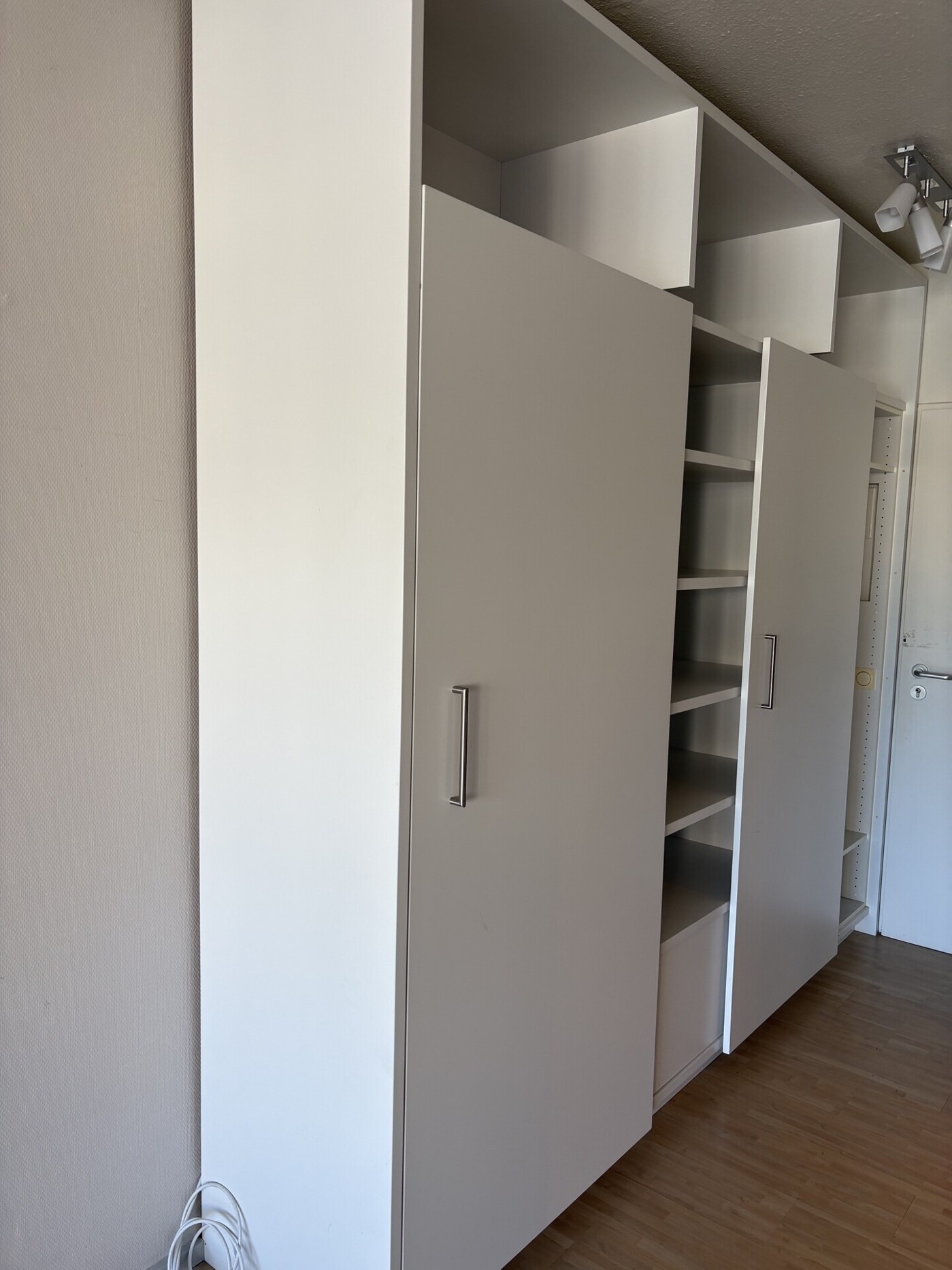 Dielenschrank