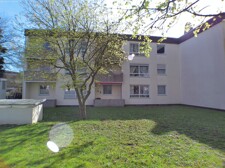 In der Mitte ist der "Balkon"  mit Ansatz Markise