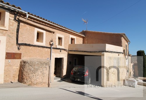 MD Immobilien Projekte Mallorca Santa Eugenia Stadthaus Hausansicht