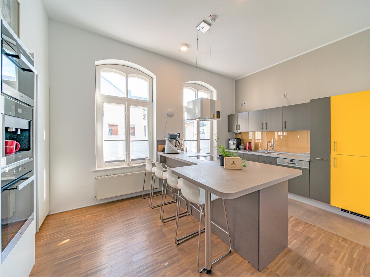 Modernes Bürogebäude im historischen Gewand - Foto 1