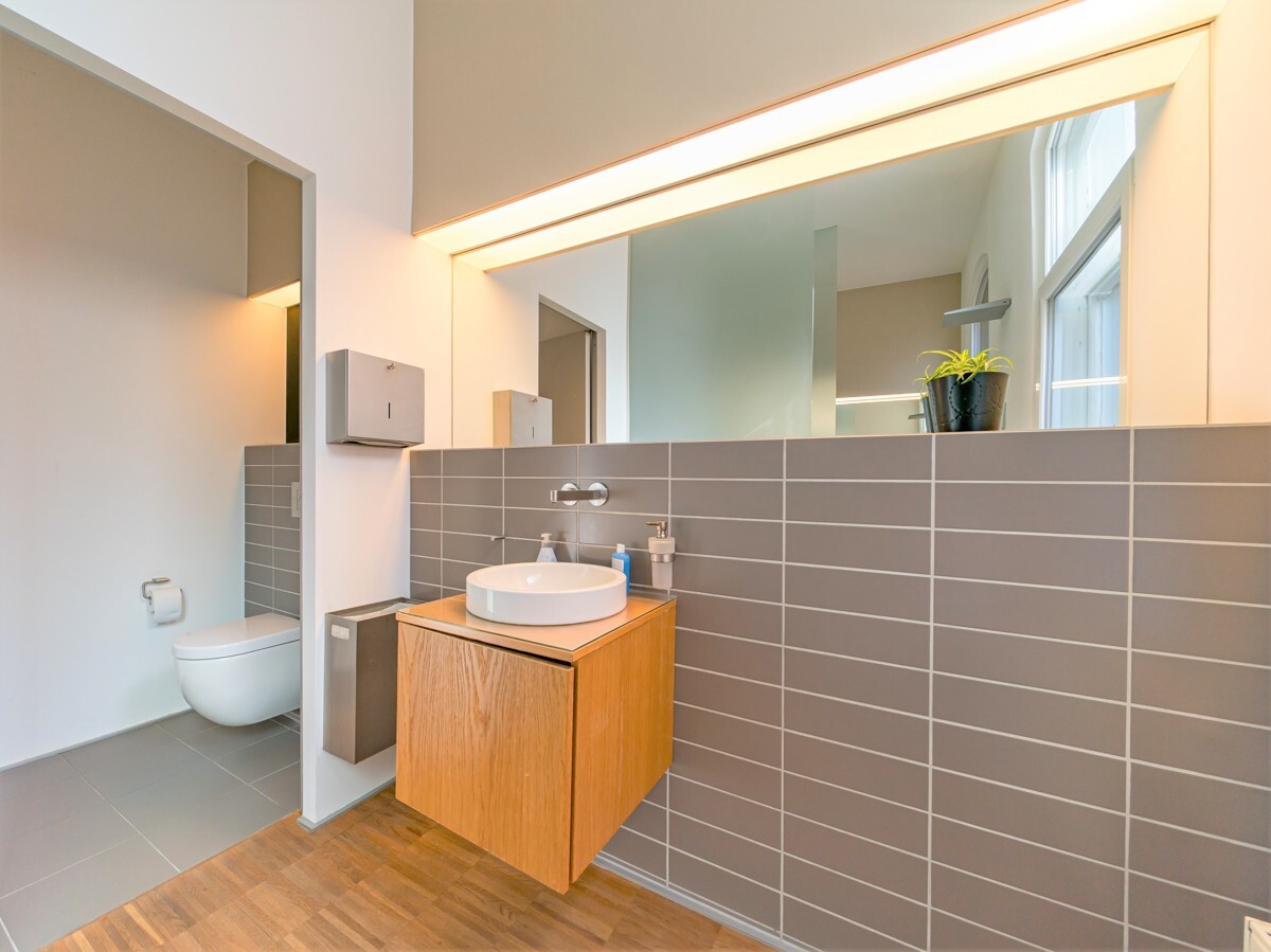 Modernes Bürogebäude im historischen Gewand - Foto 3