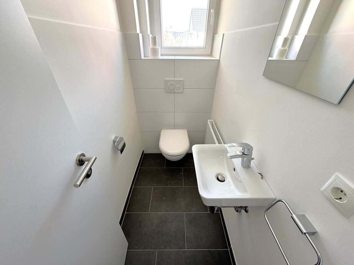 Modernisierte 2-Zimmer-Wohnung in Top-Lage mit EBK und Loggia! - Foto 5