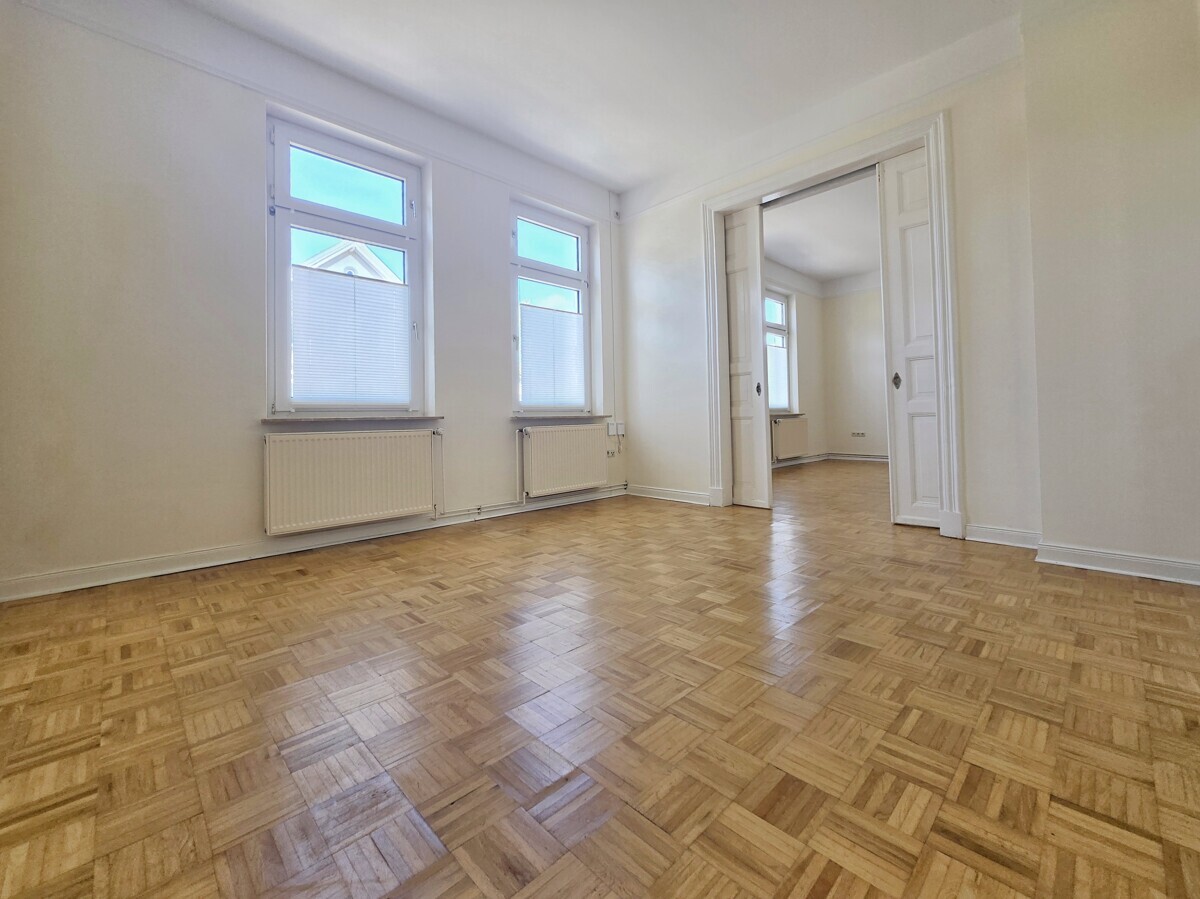 Erdgeschosswohnung mit Altbau-Charme und Terrasse in zentraler Lage von Rastede - Photo 1