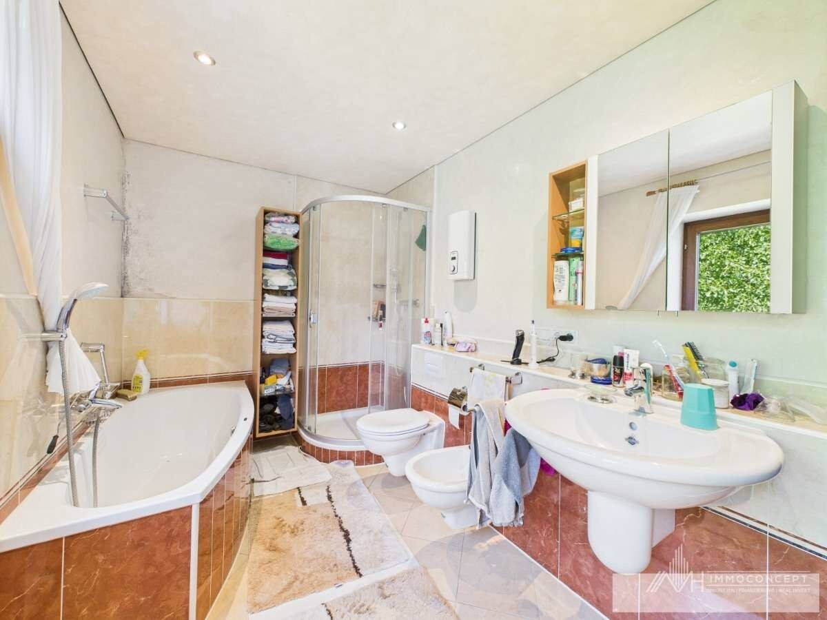 CAM04062G0-PR0033-STILL020