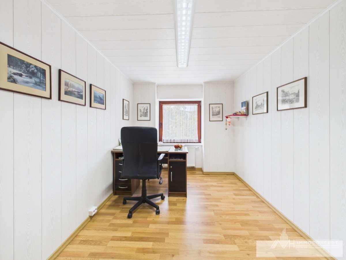 CAM04062G0-PR0033-STILL023