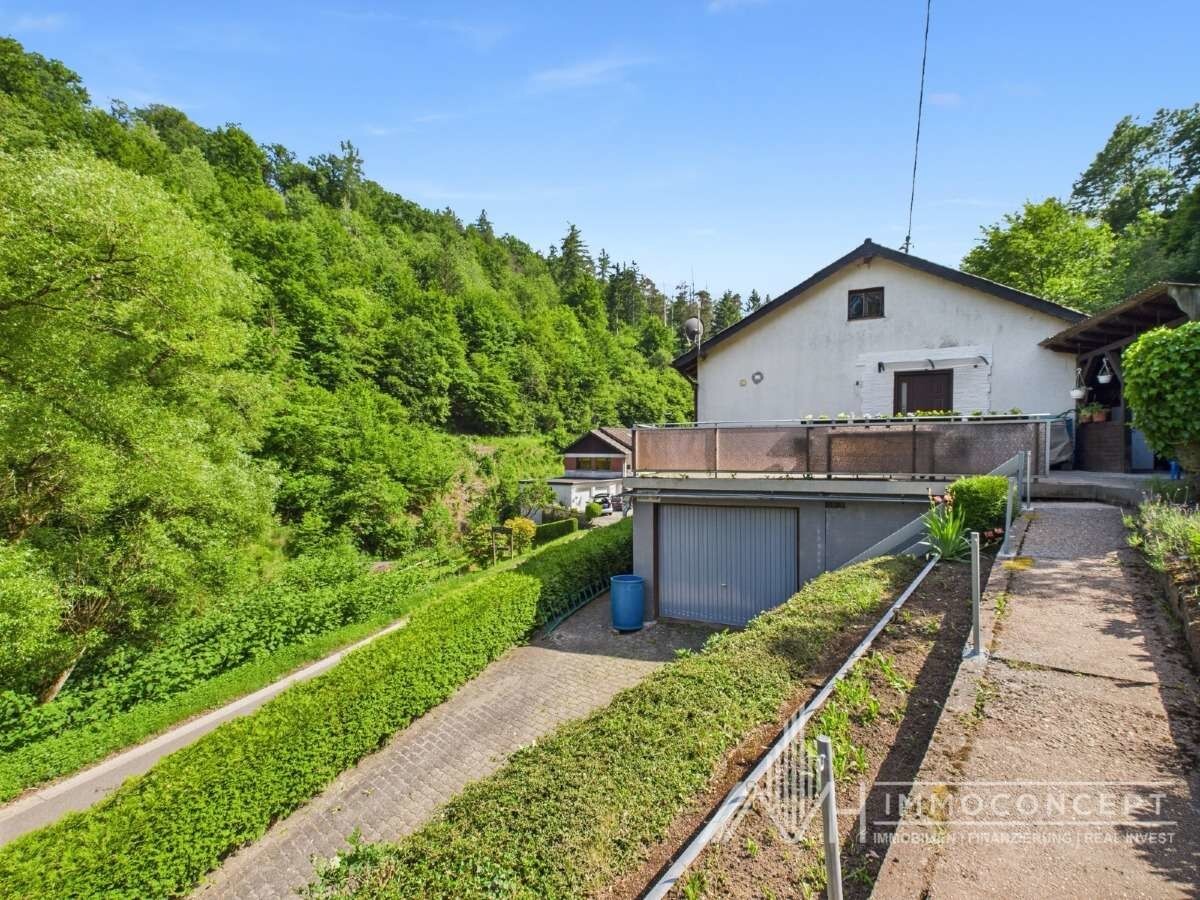 Garten und Hausansicht