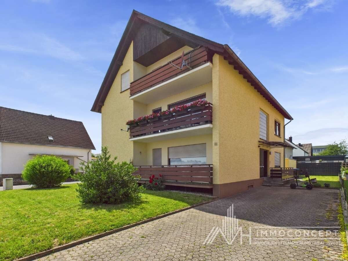 Vorder- und Seitenansicht r...