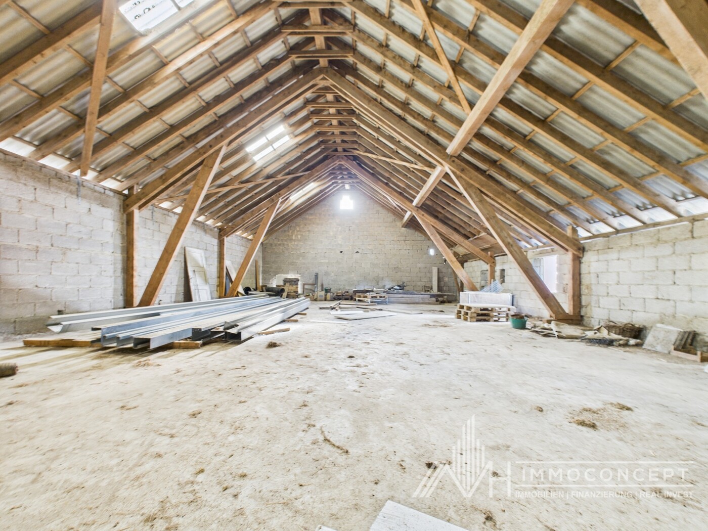 CAM04062G0-PR0038-STILL024