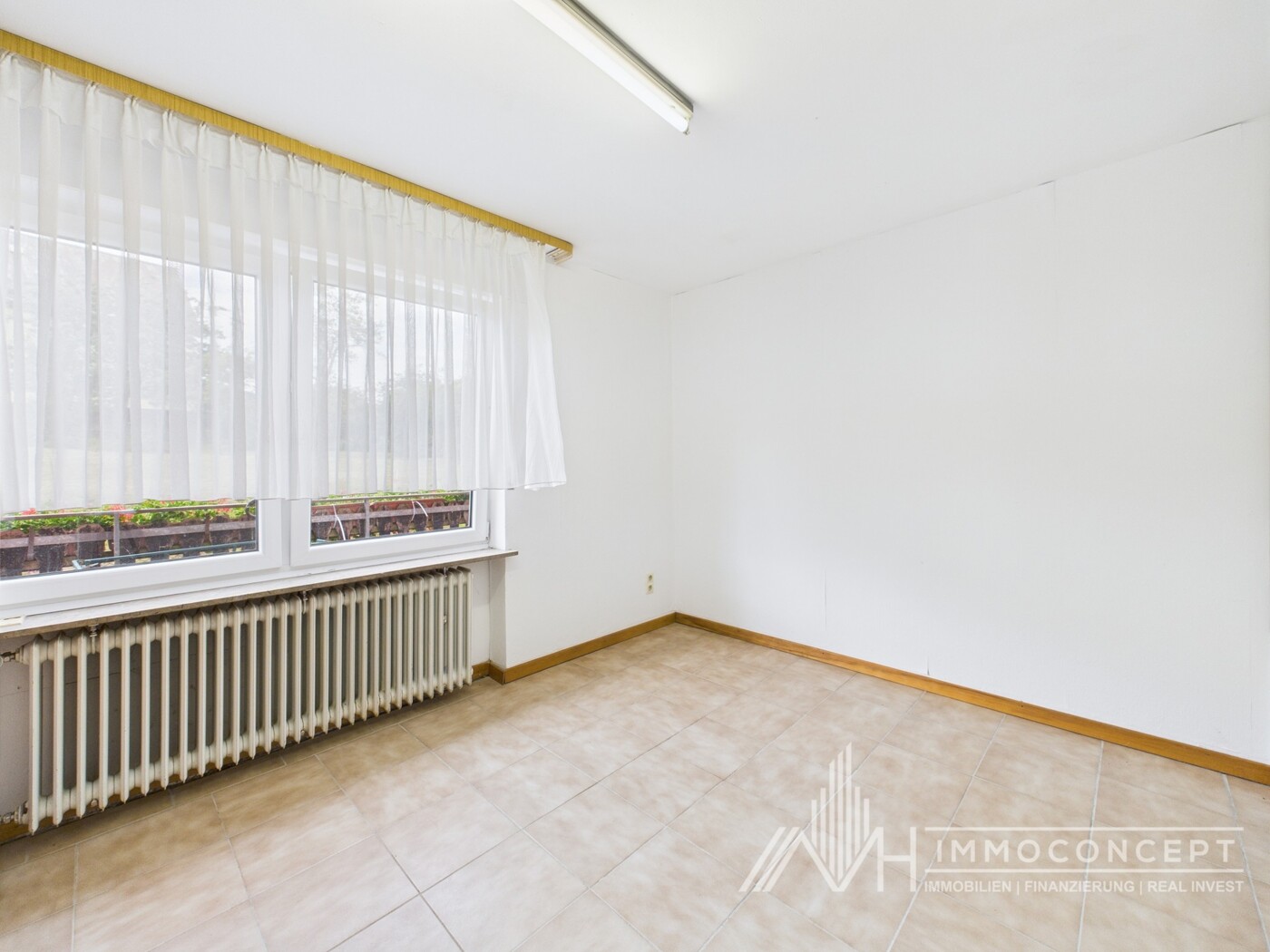 CAM04062G0-PR0038-STILL016