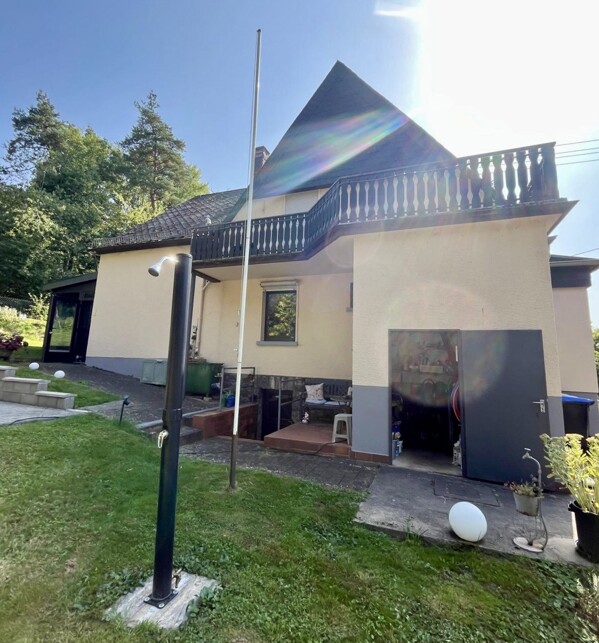 b2ff9e05-fbab-406c-a867-828d9fe17436 2