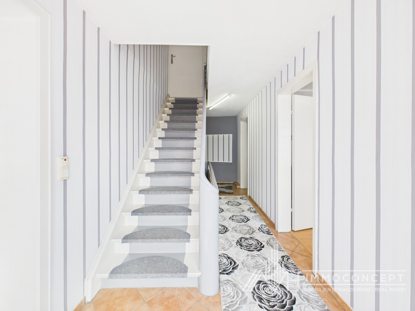 CAM04062G0-PR0045-STILL024