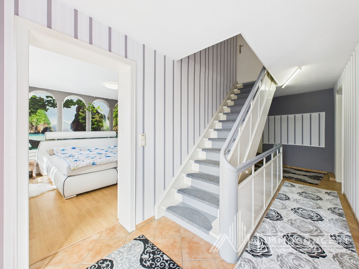 CAM04062G0-PR0045-STILL023