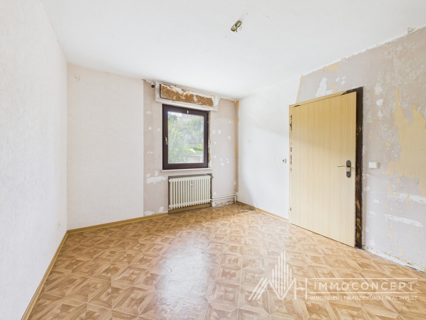 CAM04062G0-PR0046-STILL019