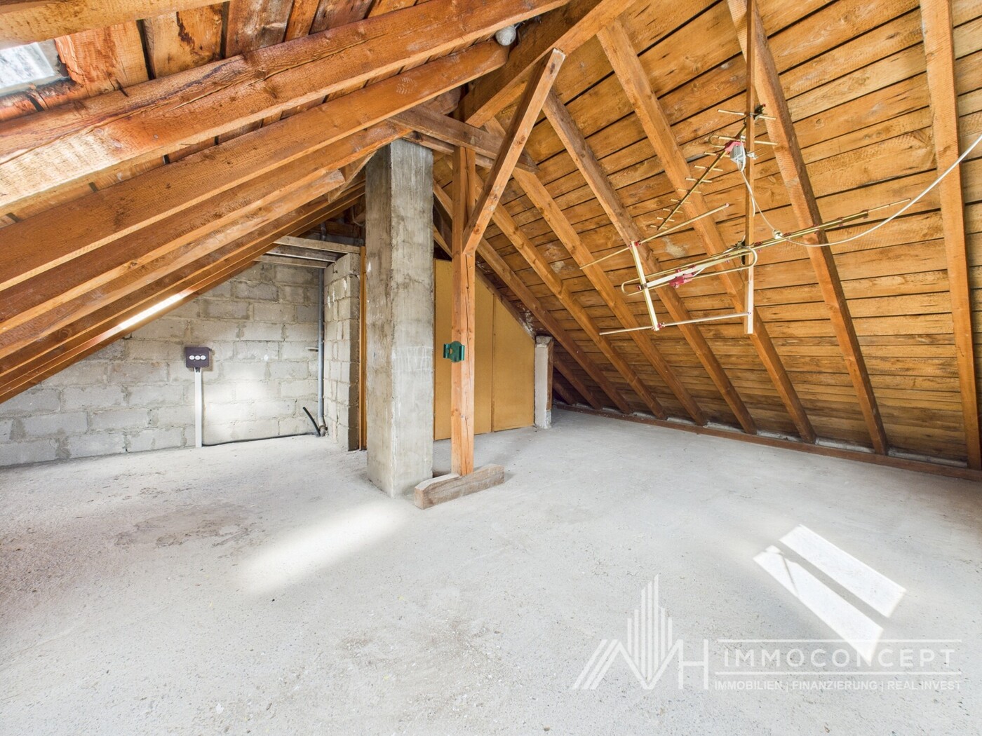 CAM04062G0-PR0046-STILL025