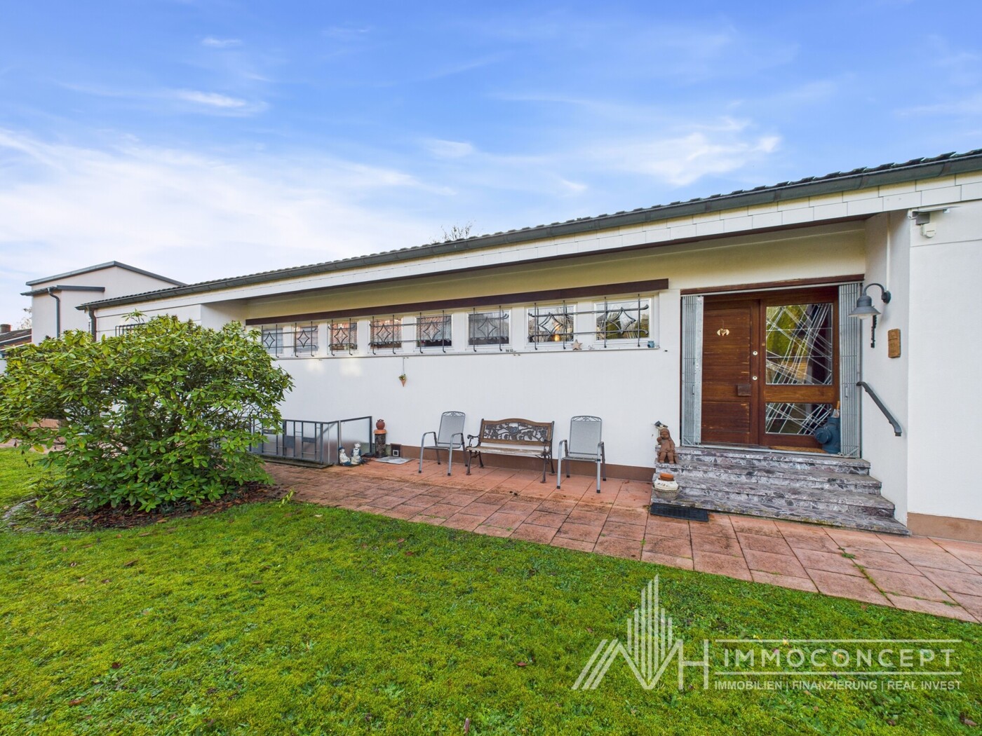 Eingang und Vorderansicht