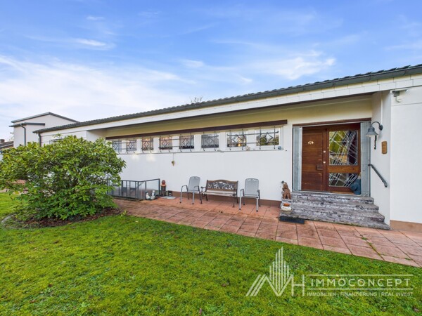 Eingang und Vorderansicht