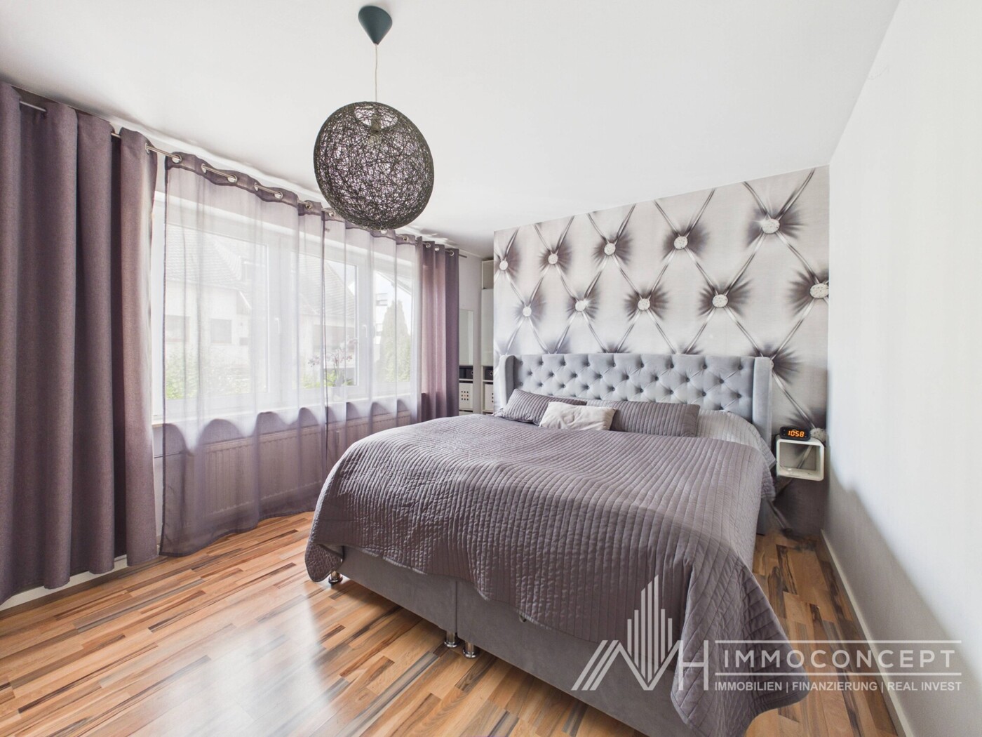 Schlafzimmer 1